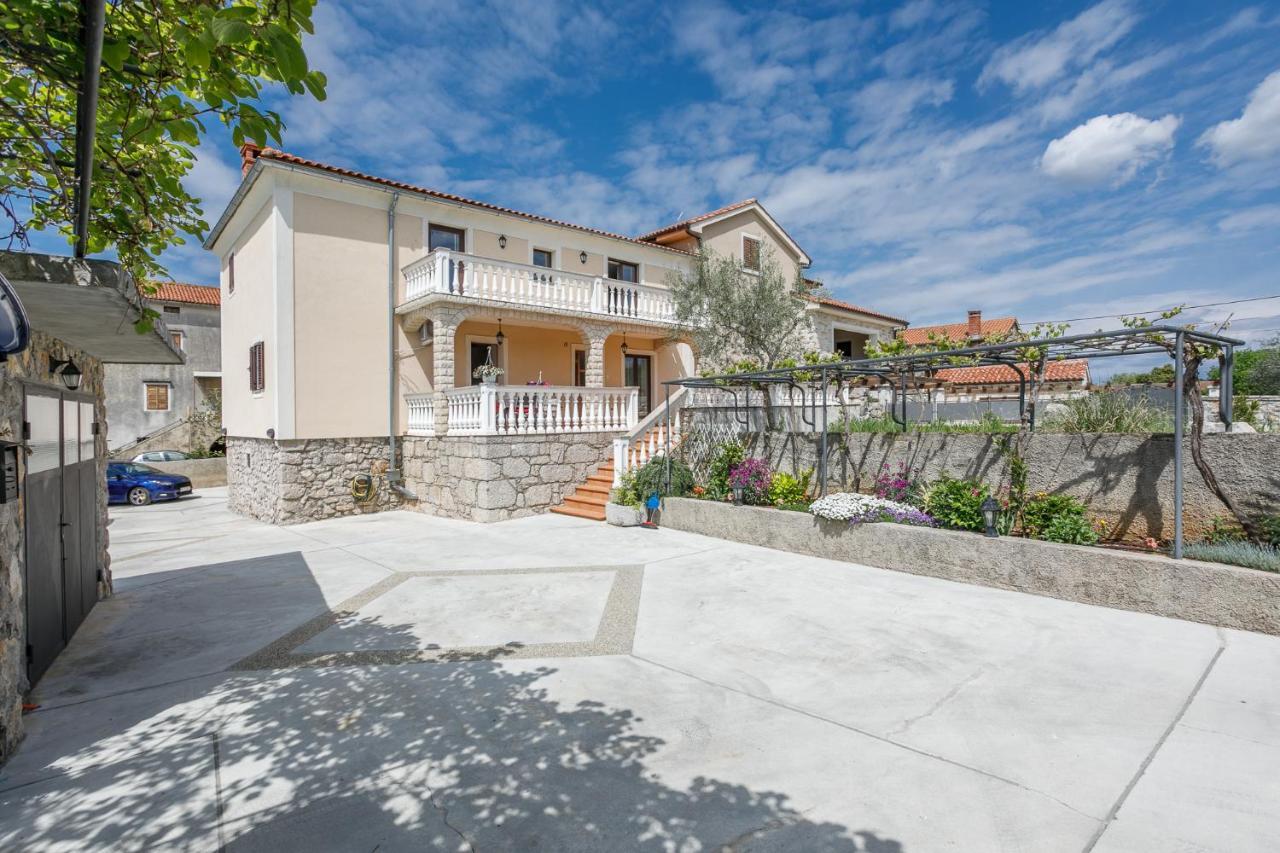 Apartment Ivana Malinska Exterior photo